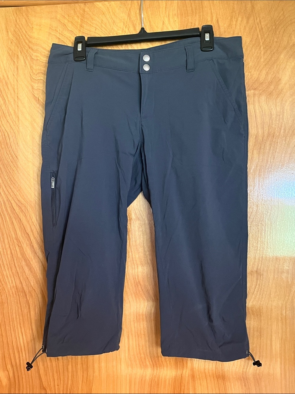 Columbia Navy Outdoor Stretch Capris with Zip Pocket